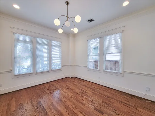 $4,000 | 704 East 9th Street, Houston, TX 77007