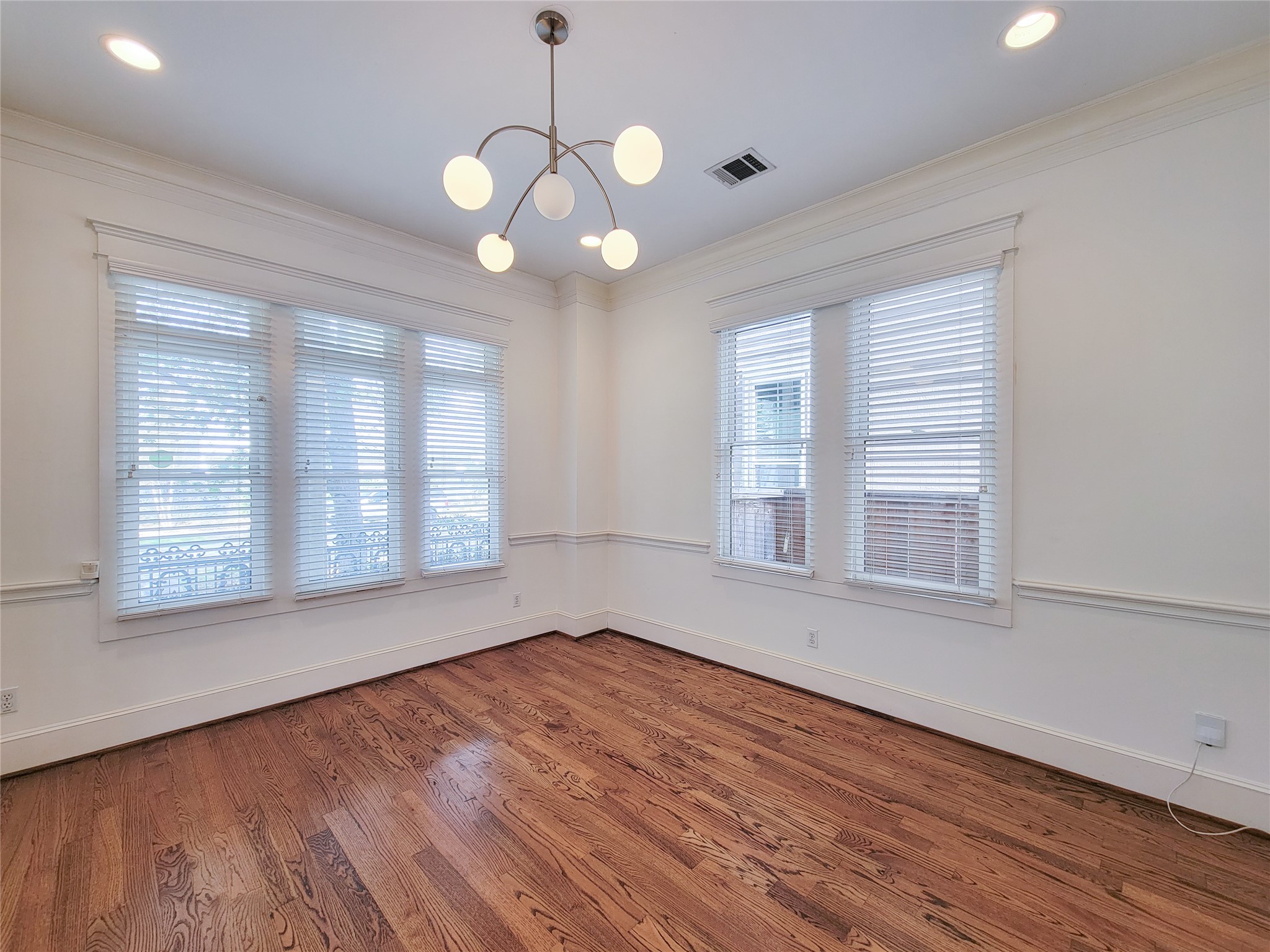 704 East 9th Street Houston, TX 77007 - Photo 5 of 43