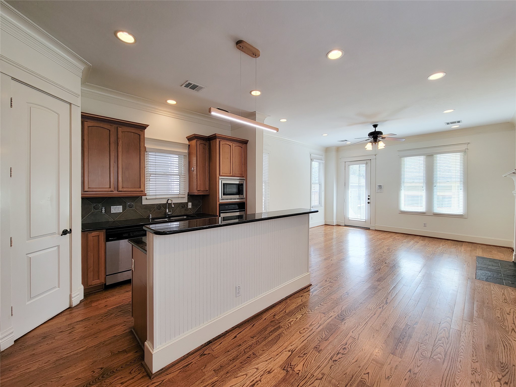 704 East 9th Street Houston, TX 77007 - Photo 9 of 43