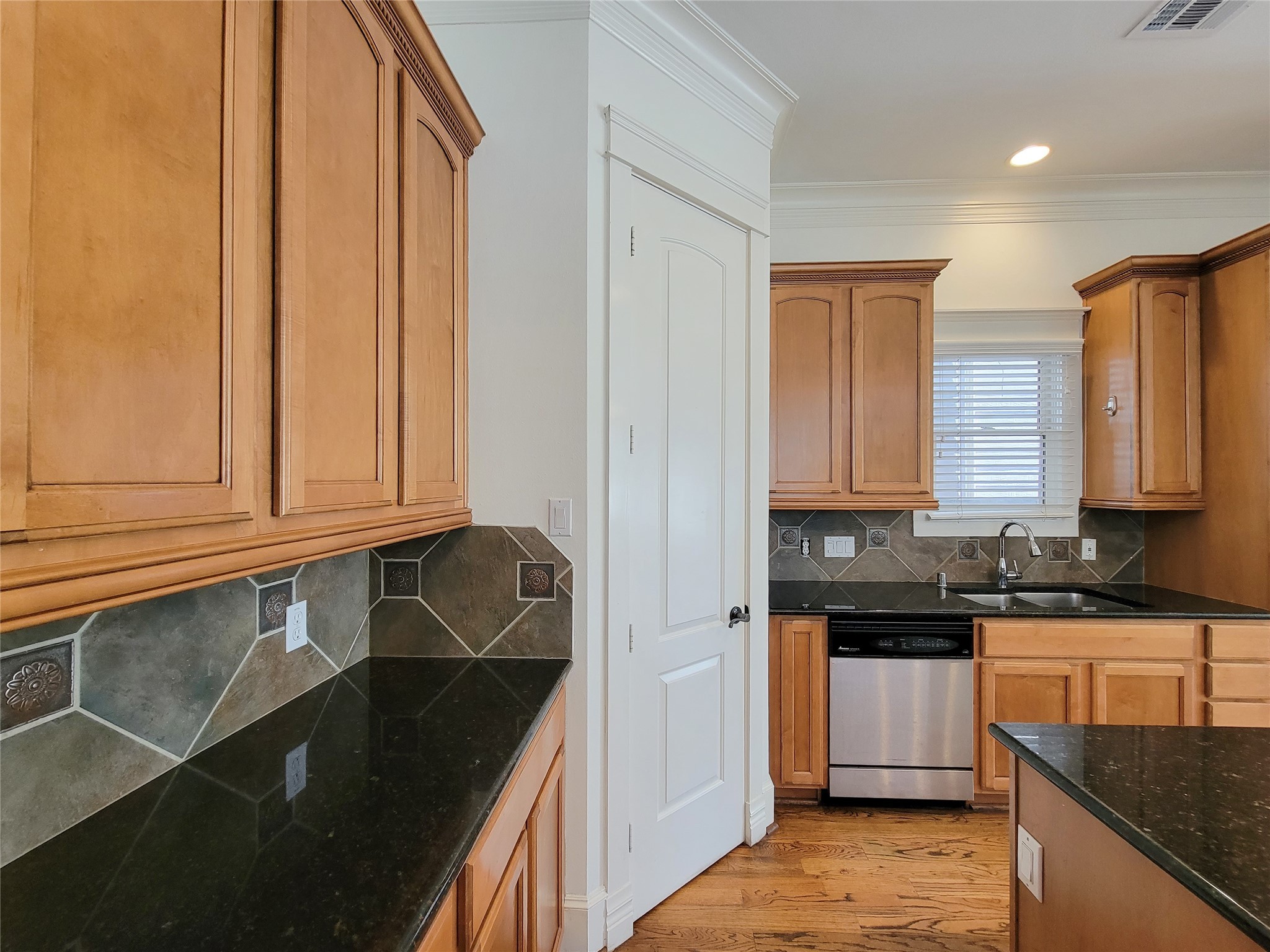 704 East 9th Street Houston, TX 77007 - Photo 10 of 43