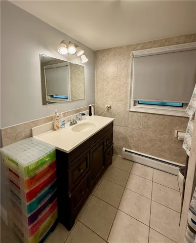 $3,200 | 196 Bulgarmarsh Road, Tiverton, RI 02878