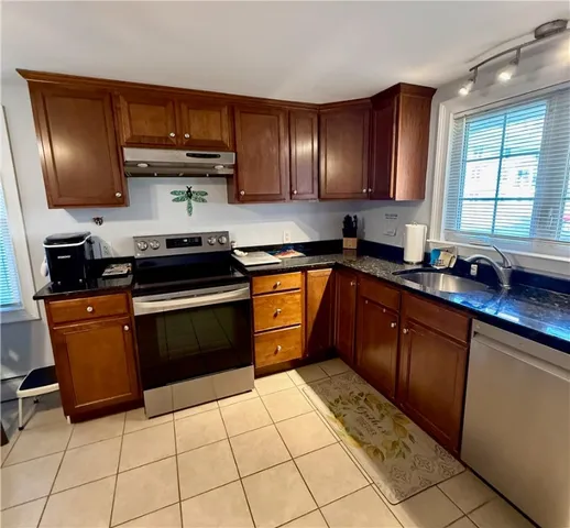 $3,200 | 196 Bulgarmarsh Road, Tiverton, RI 02878