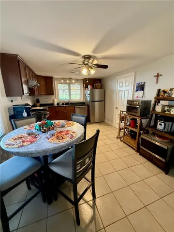 $3,200 | 196 Bulgarmarsh Road, Tiverton, RI 02878