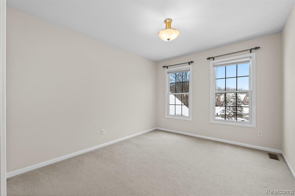 3904 Kaeleaf Road Lake Orion, MI 48360 - Photo 29 of 66