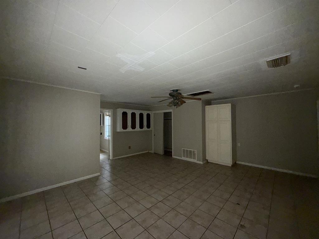 206 Summit Drive Gilmer, TX 75644 - Photo 4 of 23 an empty room with windows