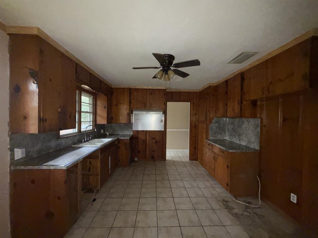 206 Summit Drive Gilmer, TX 75644 - Photo 6 of 23 a large kitchen with a stove a sink dishwasher and a refrigerator