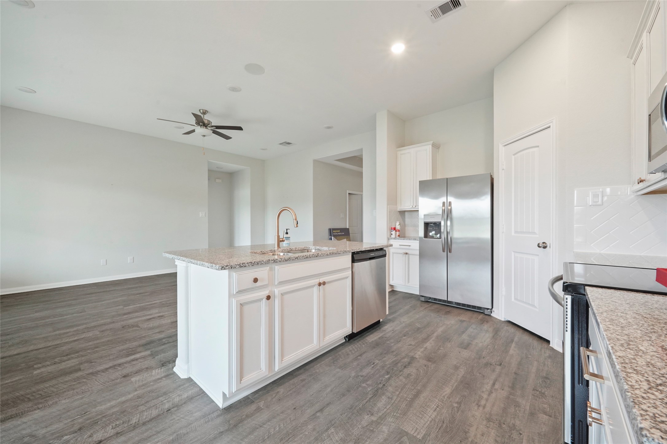 600 Danielle Dayton, TX 77535 - Photo 5 of 19 Representative Photo. Not Actual Home.