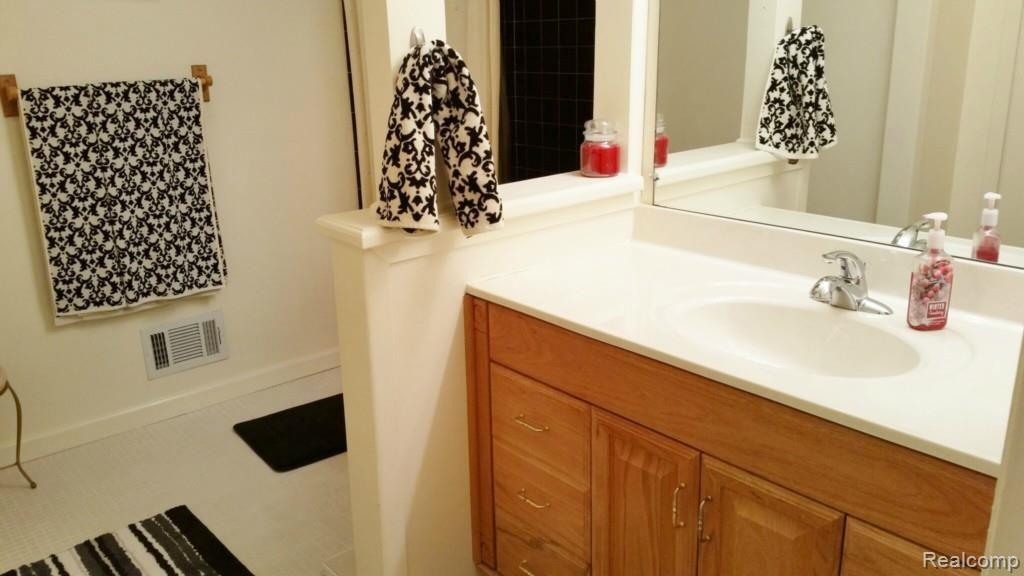 40357 Guilford Novi, MI 48375 - Photo 14 of 30
