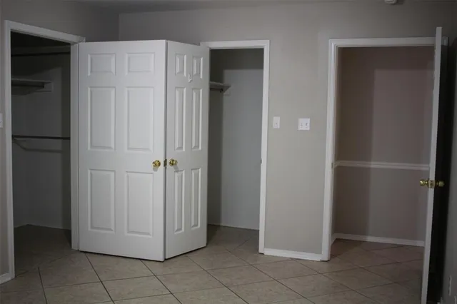 a view of a hallway to rooms