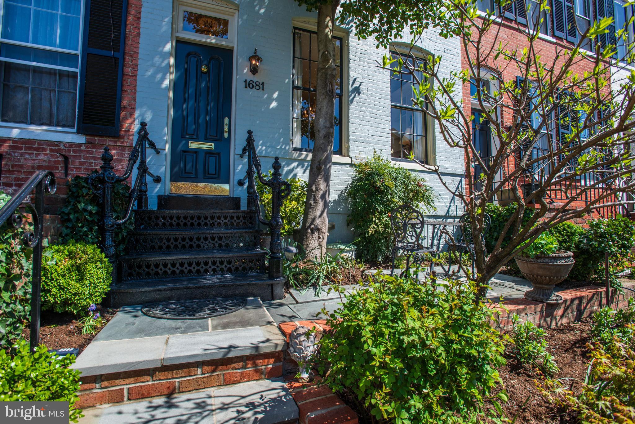 1681 32nd Street Northwest Washington, DC 20007 - Photo 7 of 51 Entry