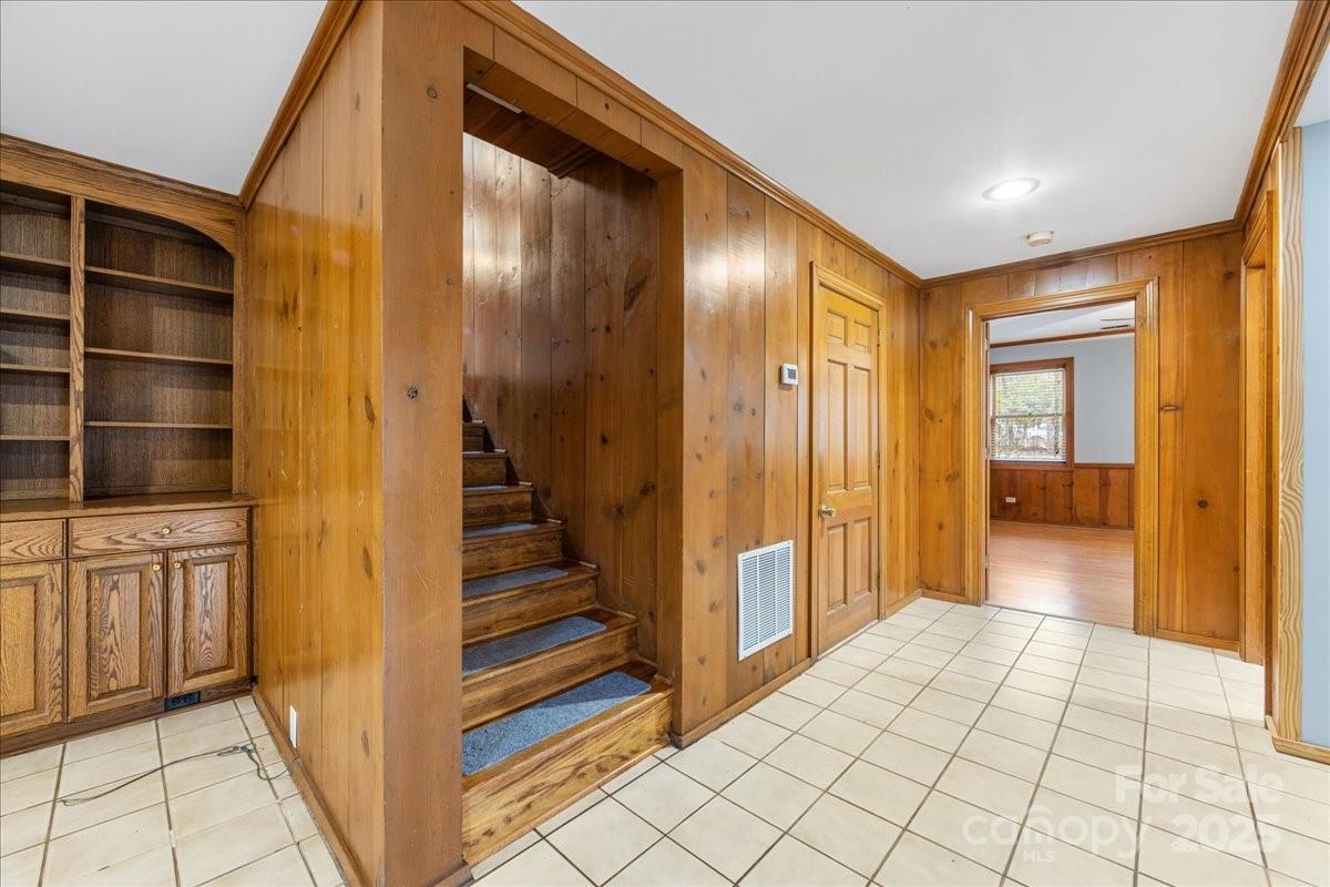 3212 Nancy Creek Road Charlotte, NC 28270 - Photo 26 of 44 a view of a hallway with closet and bathroom