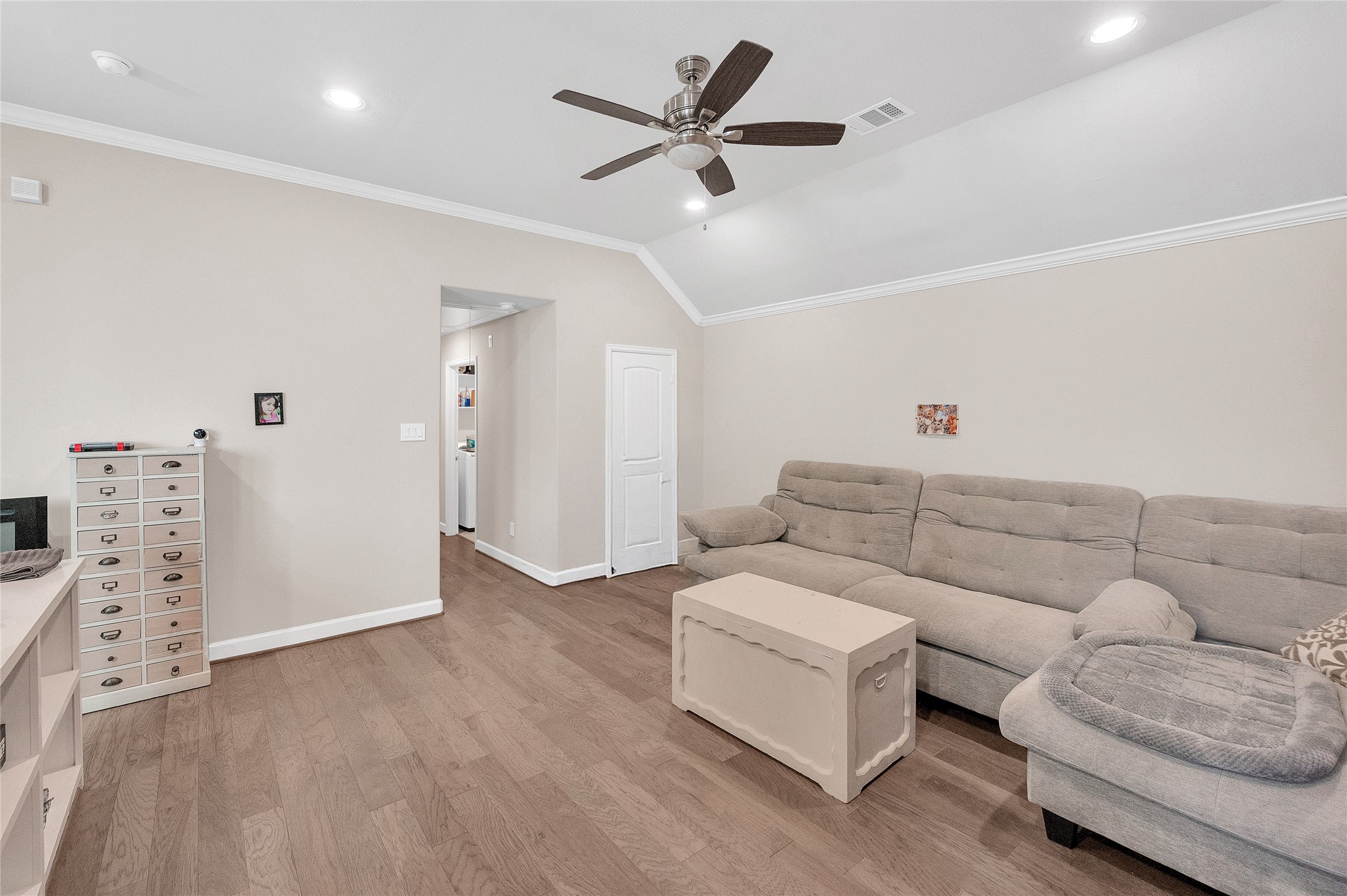 5014 Lillian Street Houston, TX 77007 - Photo 12 of 24 a living room with furniture