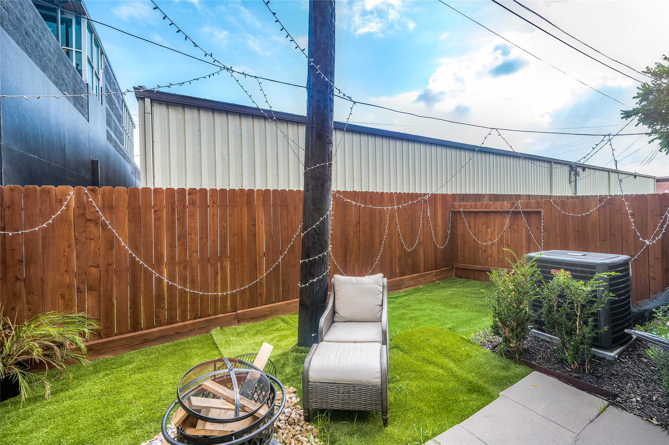 5014 Lillian Street Houston, TX 77007 - Photo 23 of 24 a backyard of a house with lots of green space and plants
