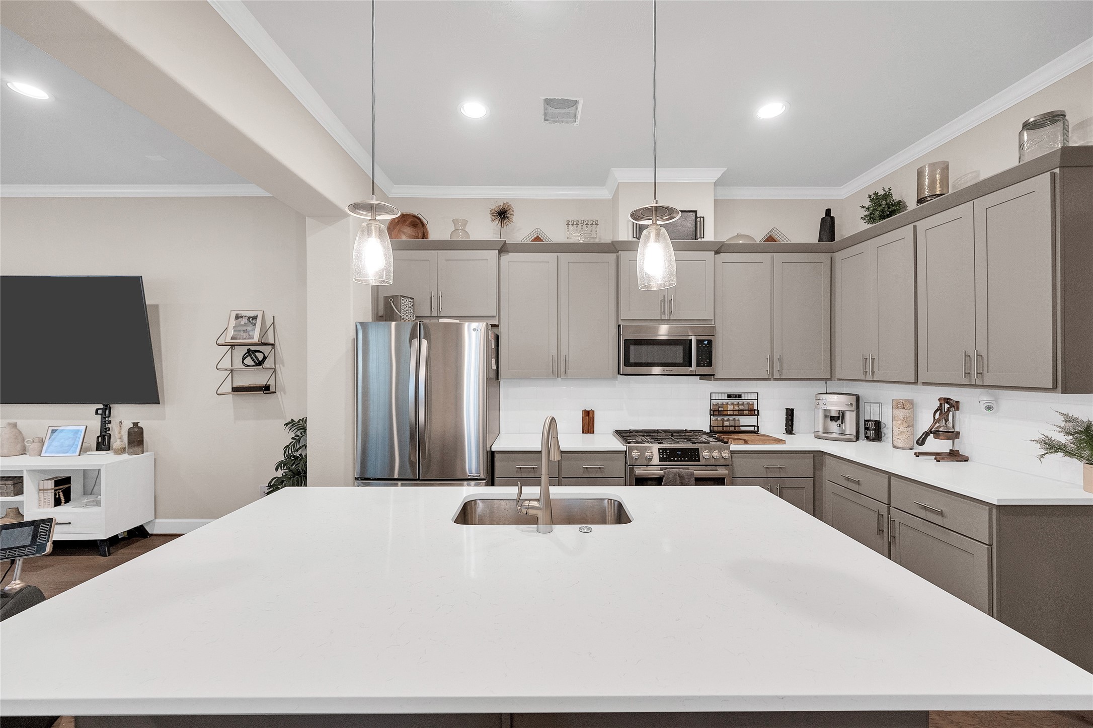 5014 Lillian Street Houston, TX 77007 - Photo 7 of 24 a kitchen with stainless steel appliances kitchen island a sink a stove a refrigerator and cabinets