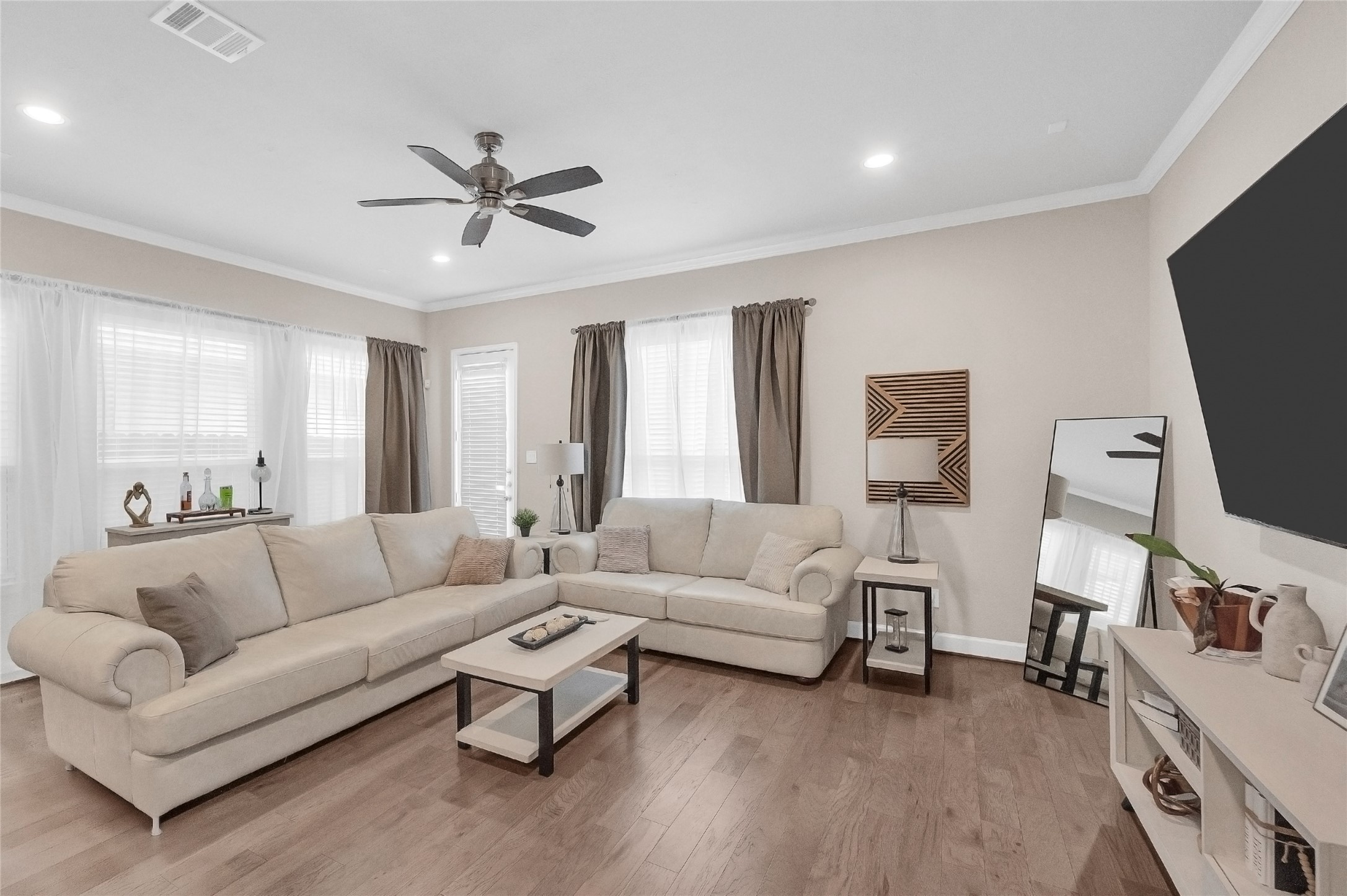 5014 Lillian Street Houston, TX 77007 - Photo 10 of 24 a living room with furniture and a flat screen tv