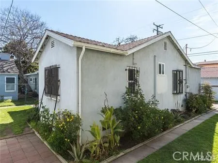a view of a house with a yard and plants