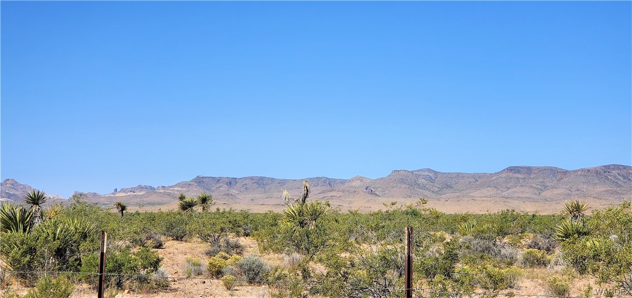 5809 Elfrida Road Golden Valley, AZ 86413 - Photo 64 of 64 a view of a city with mountains in the background