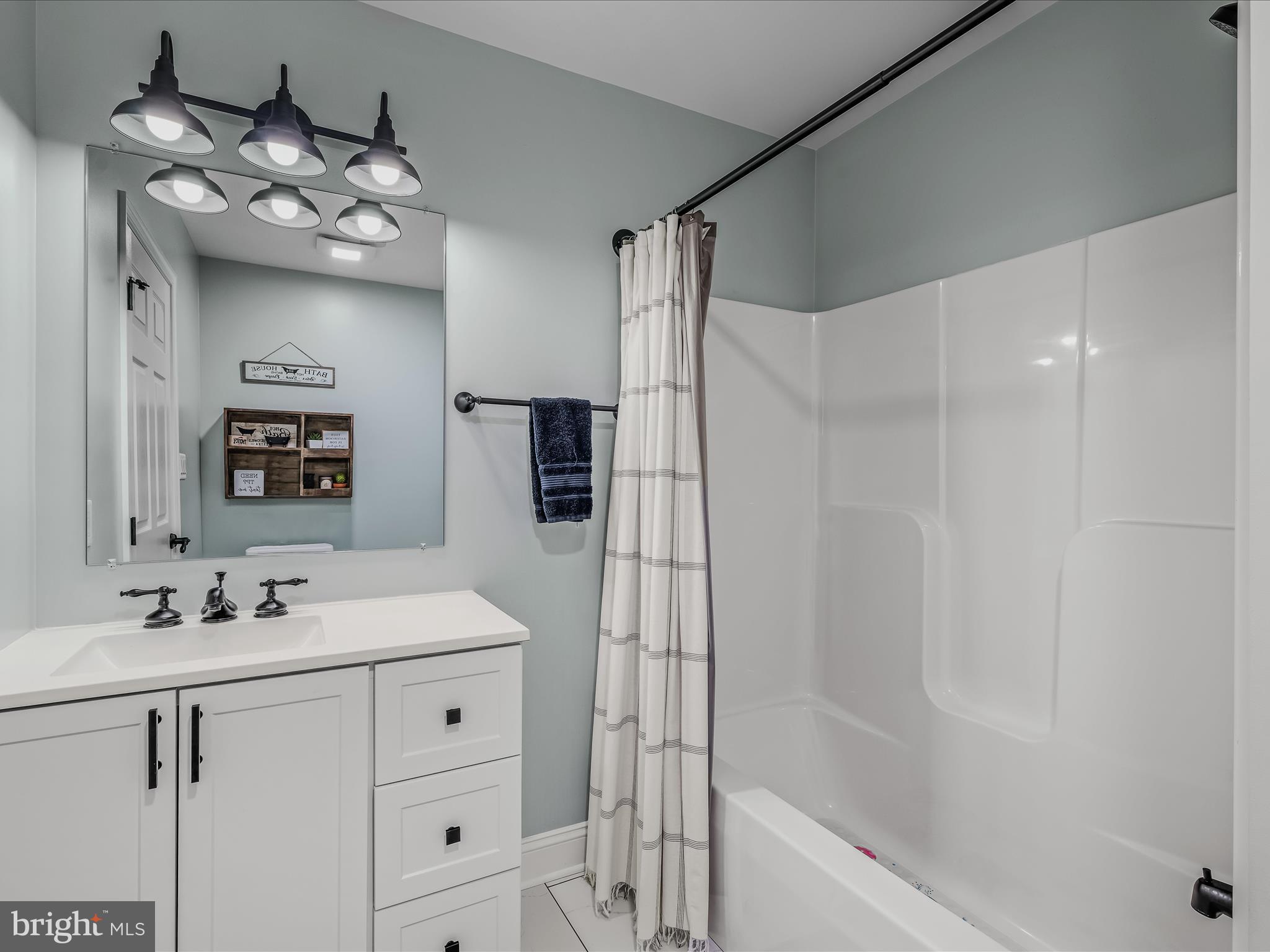 75 Key Lane Berkeley Springs, WV 25411 - Photo 26 of 43 Bathroom