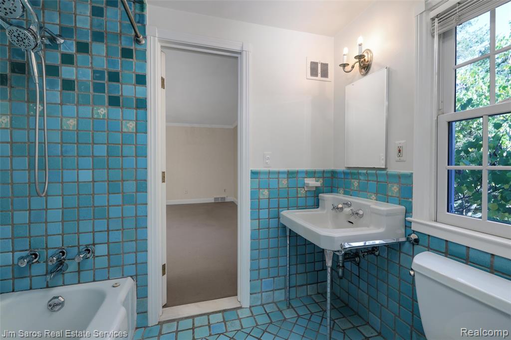 130 Merriweather Road Grosse Pointe Farms, MI 48236 - Photo 25 of 37