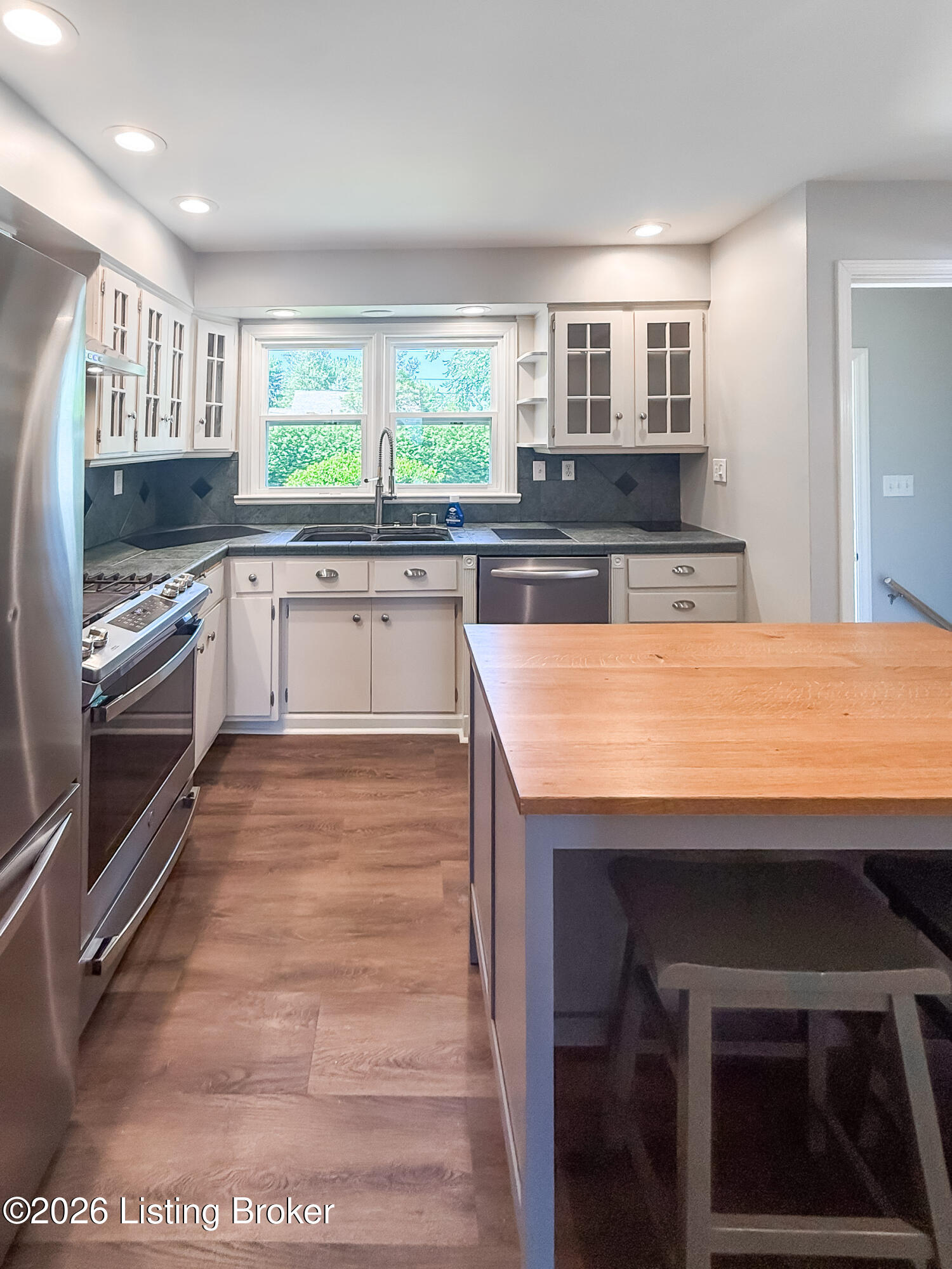 4311 Wingate Road Louisville, KY 40207 - Photo 14 of 57 4311 wingate indoor-04