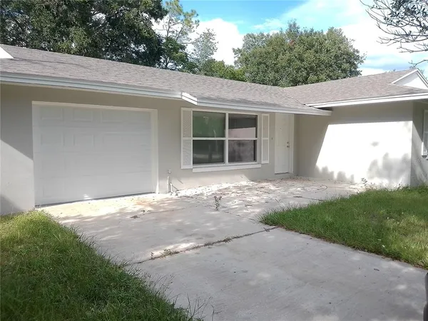 $2,000 | 2701 South Dellwood Drive, Eustis, FL 32726