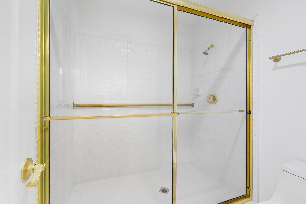 31 Pebble Beach Drive Rancho Mirage, CA 92270 - Photo 21 of 49 a bathroom with a glass shower door