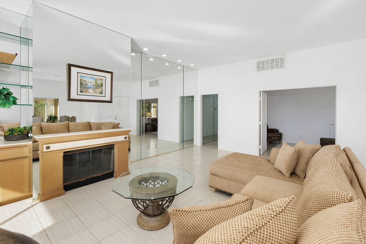 31 Pebble Beach Drive Rancho Mirage, CA 92270 - Photo 10 of 49 18_11990082_185950_185950-EI-116