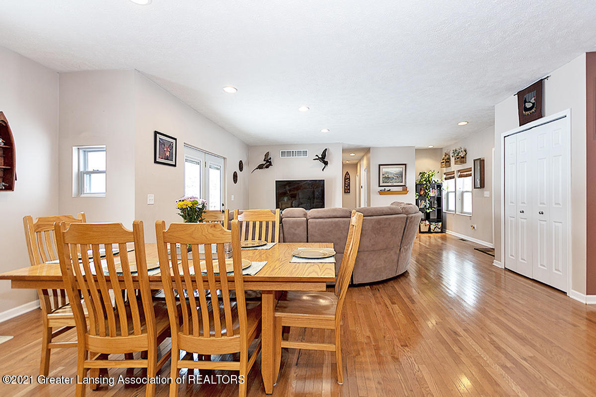 5413 North Wheaton Road Charlotte, MI 48813 - Photo 6 of 28 06
