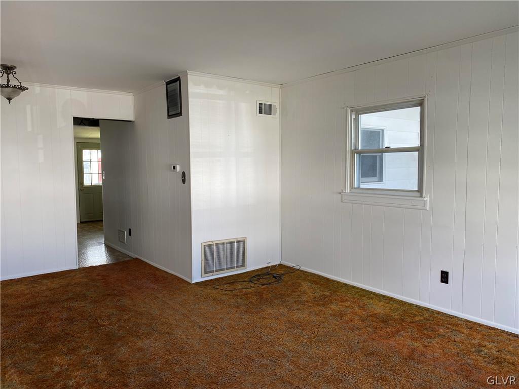 1517 Valley Road Bethlehem, PA 18018 - Photo 6 of 18 living room