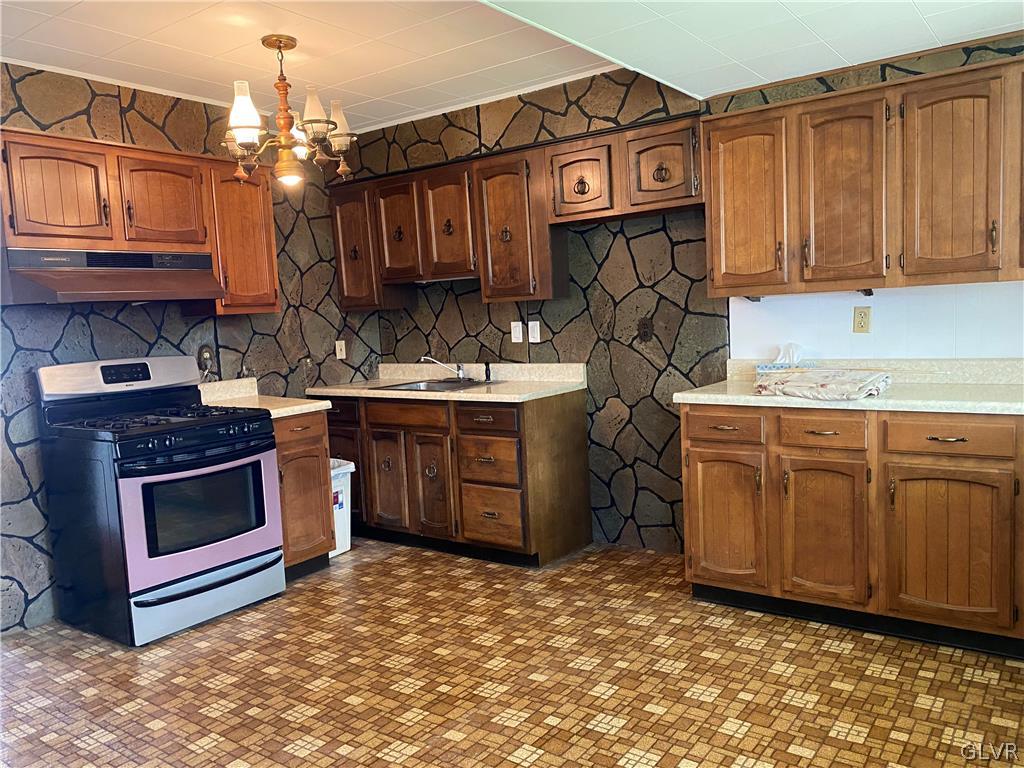 1517 Valley Road Bethlehem, PA 18018 - Photo 8 of 18 kitchen