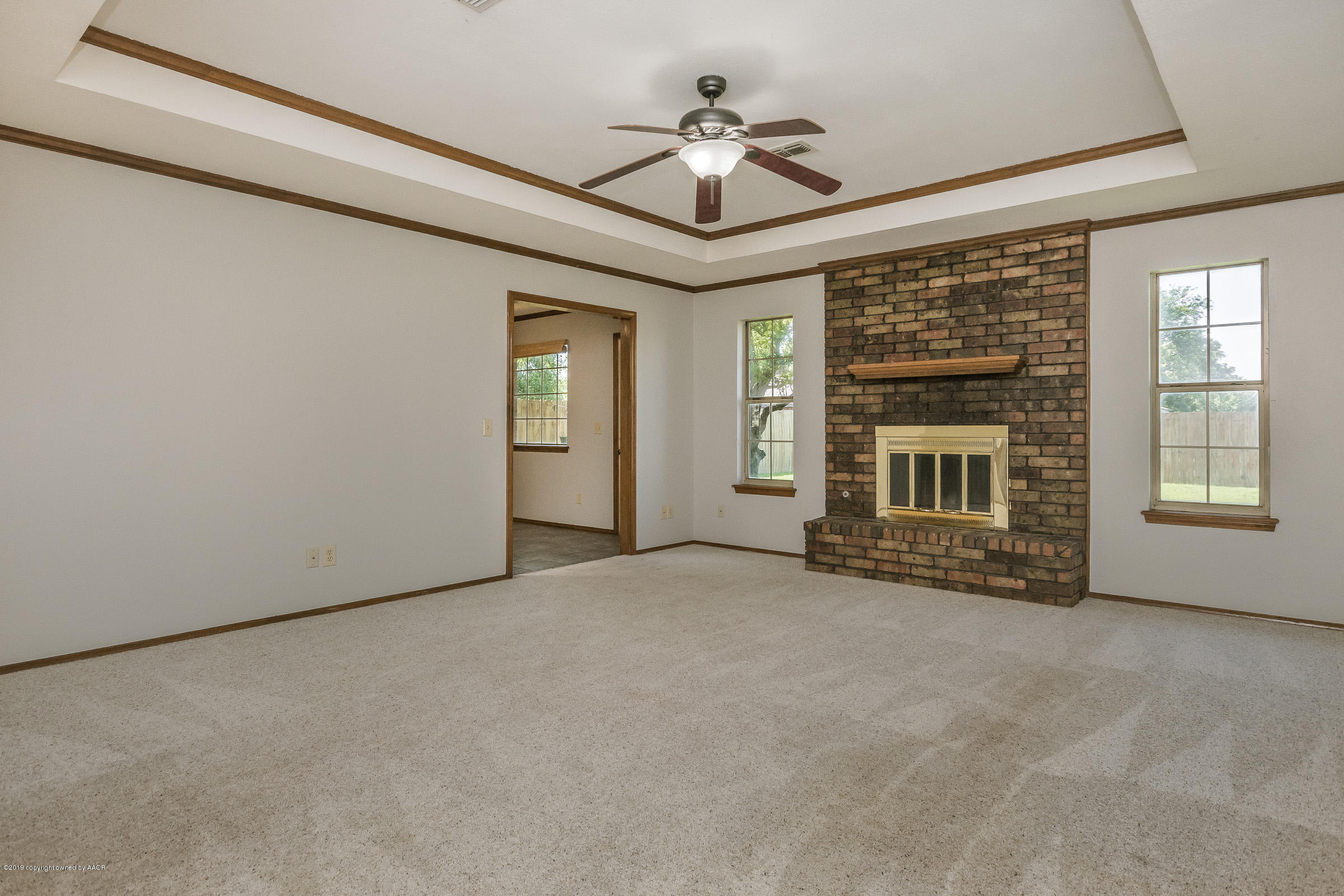 6803 Rochelle Lane Amarillo, TX 79109 - Photo 2 of 20 Living Room