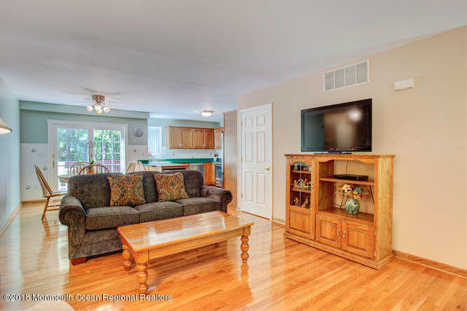 209 East Pleasant Grove Road Jackson, NJ 08527 - Photo 11 of 50 209 E Pleasant Grove Jackson-small-021-6