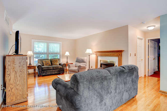 209 East Pleasant Grove Road Jackson, NJ 08527 - Photo 8 of 50 209 E Pleasant Grove Jackson-small-018-6
