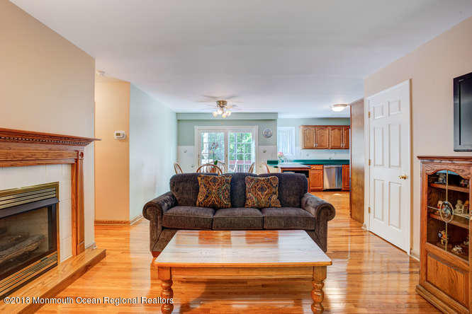 209 East Pleasant Grove Road Jackson, NJ 08527 - Photo 10 of 50 209 E Pleasant Grove Jackson-small-020-8