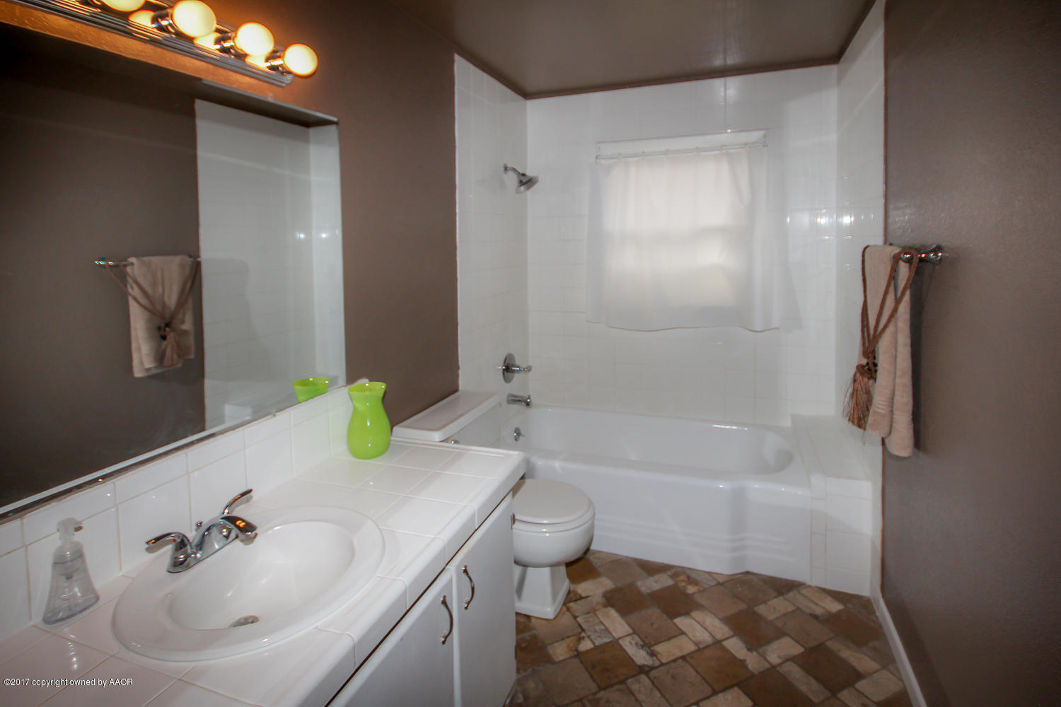 5009 South Fannin Street Amarillo, TX 79110 - Photo 16 of 19 Bathroom