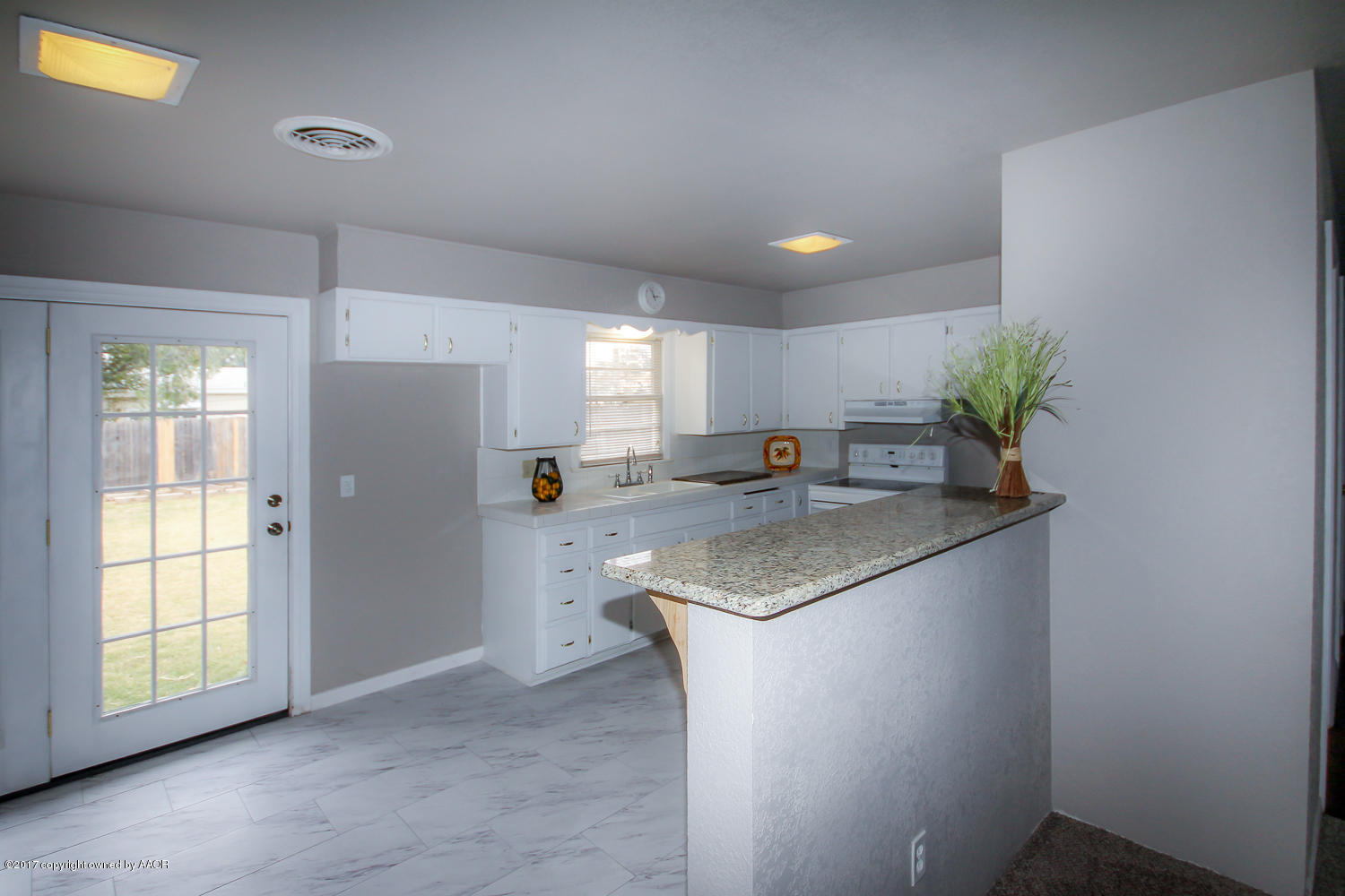 5009 South Fannin Street Amarillo, TX 79110 - Photo 5 of 19 Kitchen