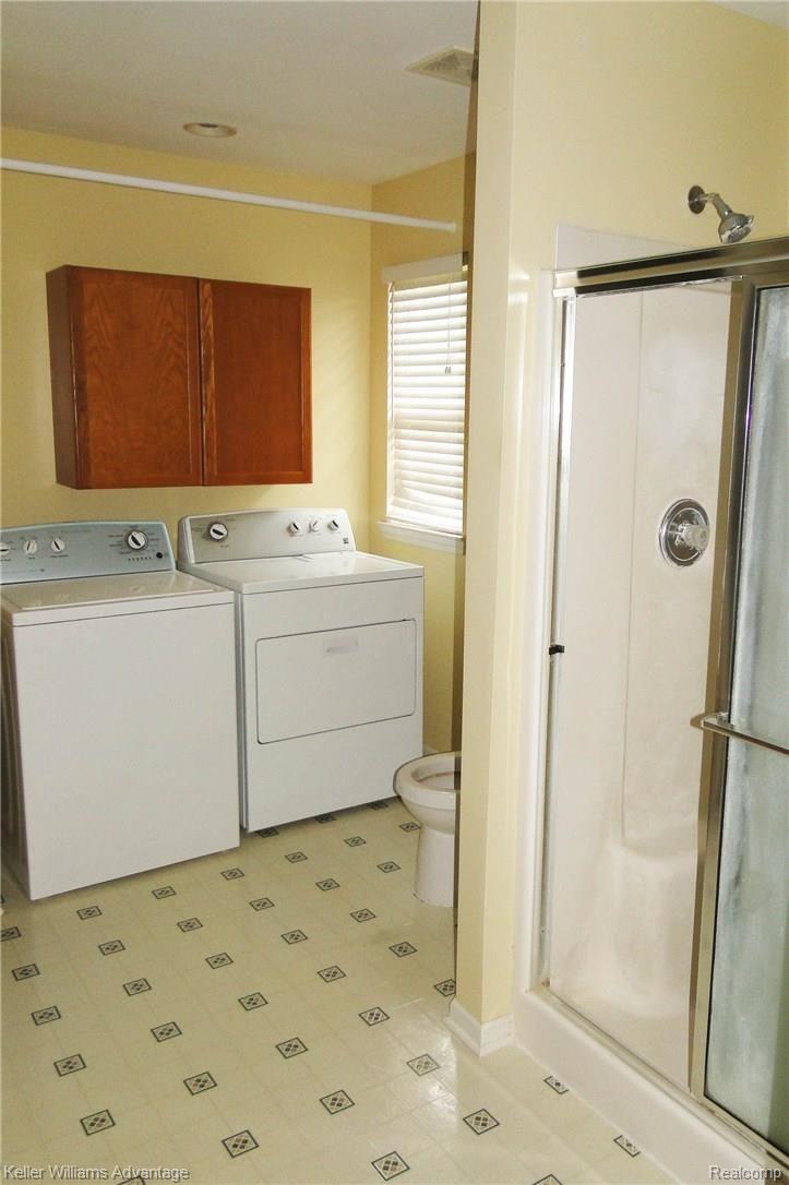 2369 Summit Cedar Howell, MI 48855 - Photo 14 of 24 Master Bathroom 2.jpg