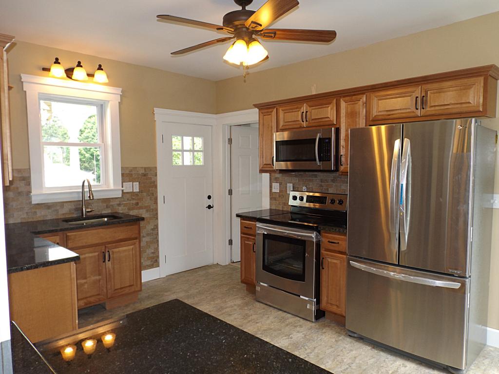 147 Smith Street West Rutland, VT 05777 - Photo 5 of 23