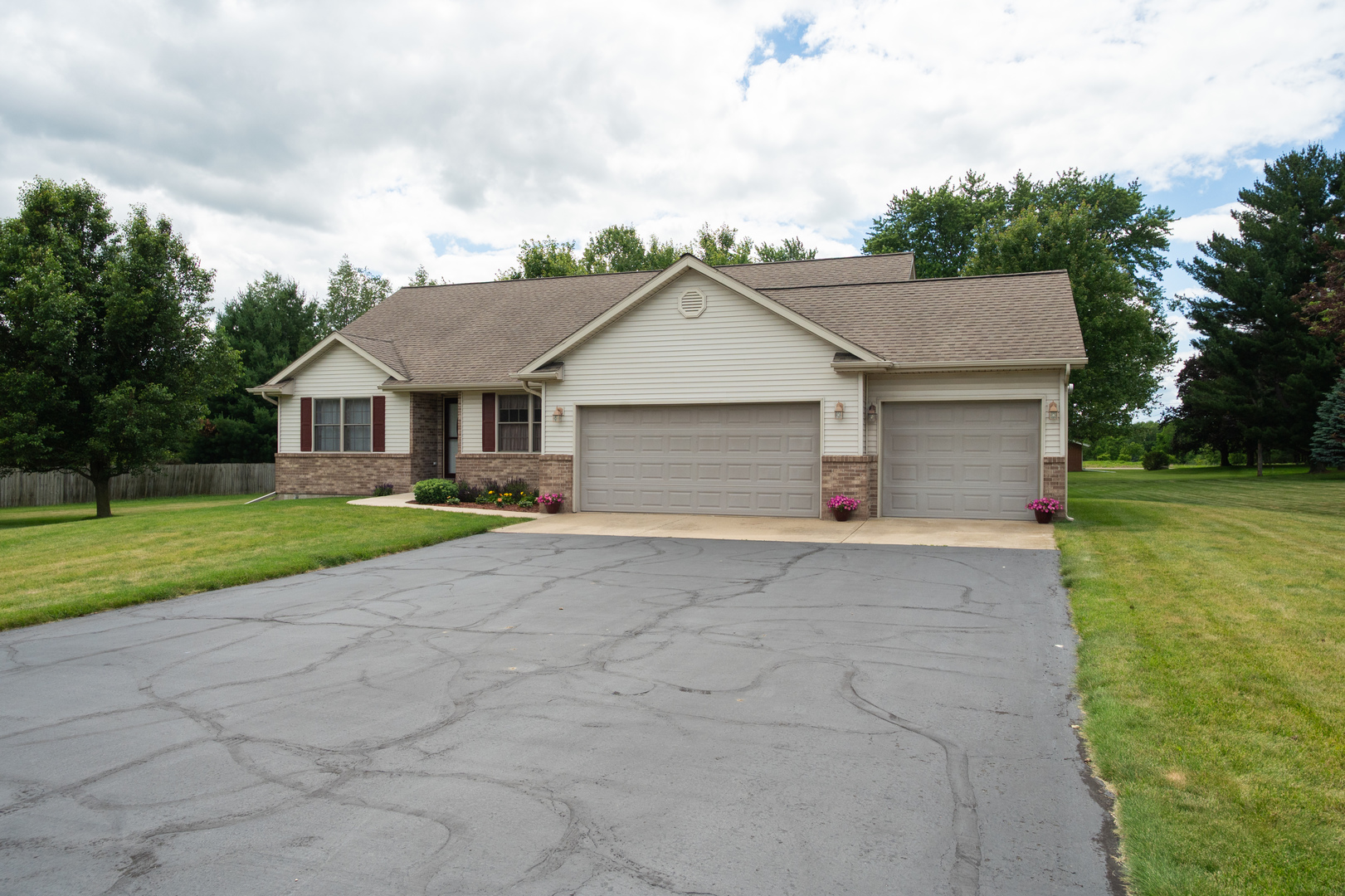 10092 East Raindance Drive Rochelle, IL 61068 - Photo 3 of 46