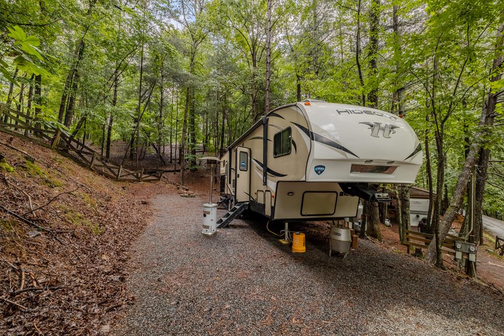 a view of a back yard of the house