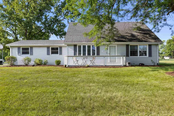 a view of a house with backyard and garden
