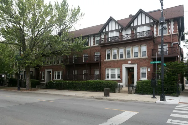 $2,700 | 4450 North Sheridan Road, Unit 1, Chicago, IL 60640