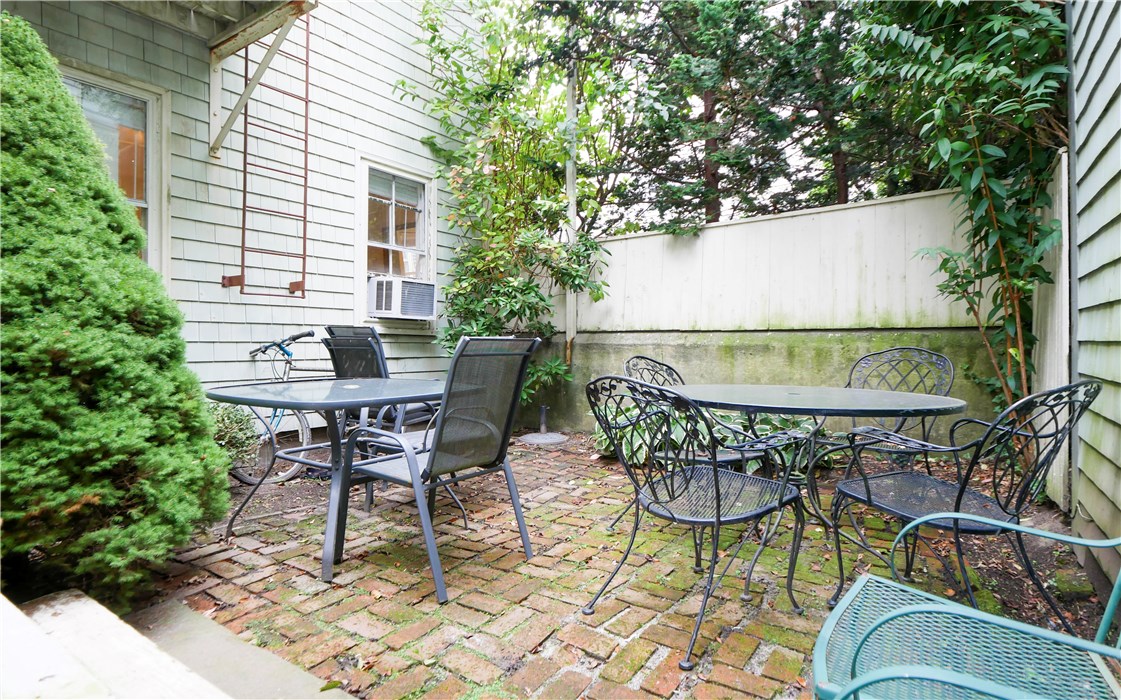 92 Spring Street Newport, RI 02840 - Photo 4 of 37