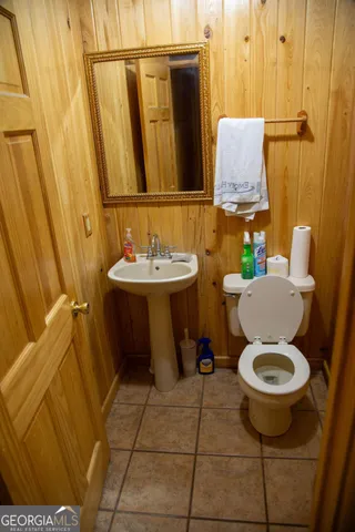 a bathroom with a sink and a toilet