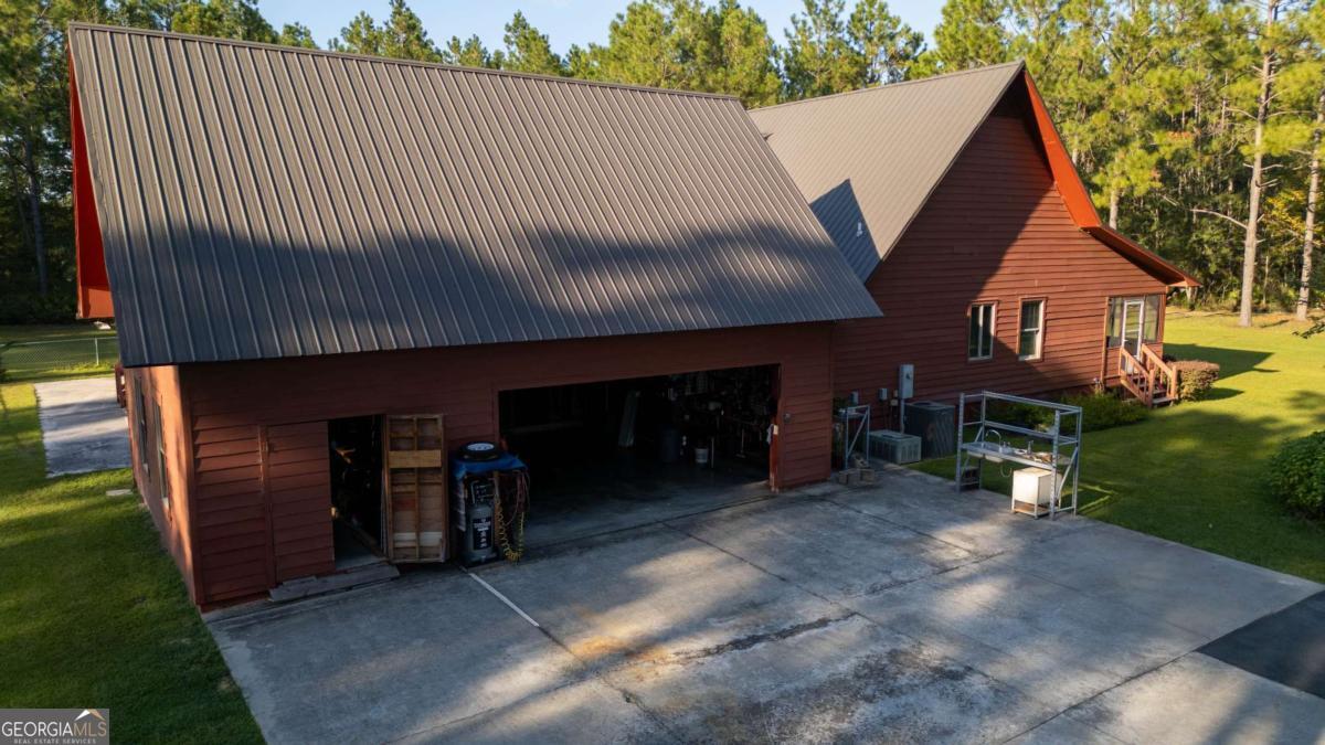 5495 Cross Road Broxton, GA 31519 - Photo 4 of 38