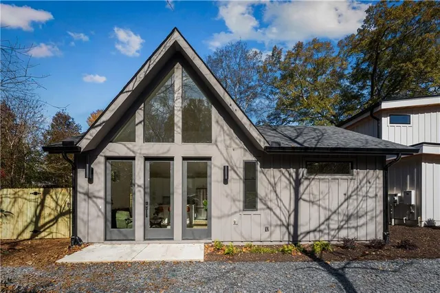 a view of a house front of house