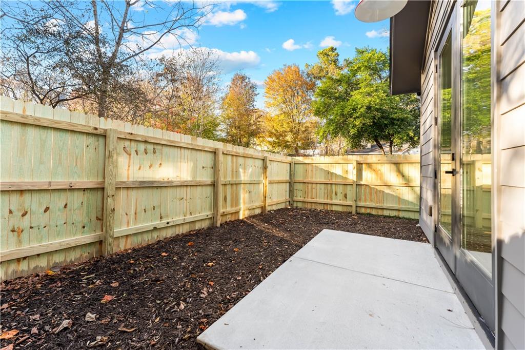 845 Ormewood Terrace Southeast, Unit C Atlanta, GA 30316 - Photo 25 of 37 a view of a backyard