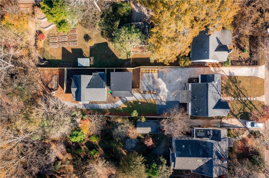 845 Ormewood Terrace Southeast, Unit C Atlanta, GA 30316 - Photo 27 of 37 an aerial view of multiple houses with yard