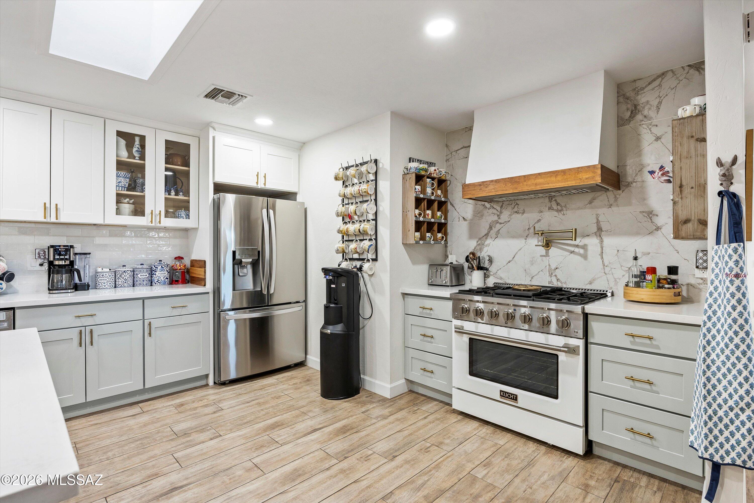 6020 North Swan Road Tucson, AZ 85718 - Photo 15 of 38 Gourmet kitchen