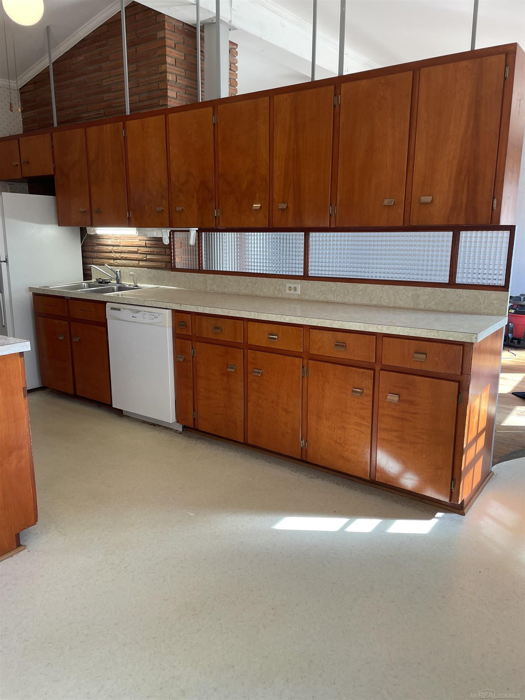 2405 Riverside Drive Port Huron, MI 48060 - Photo 16 of 39